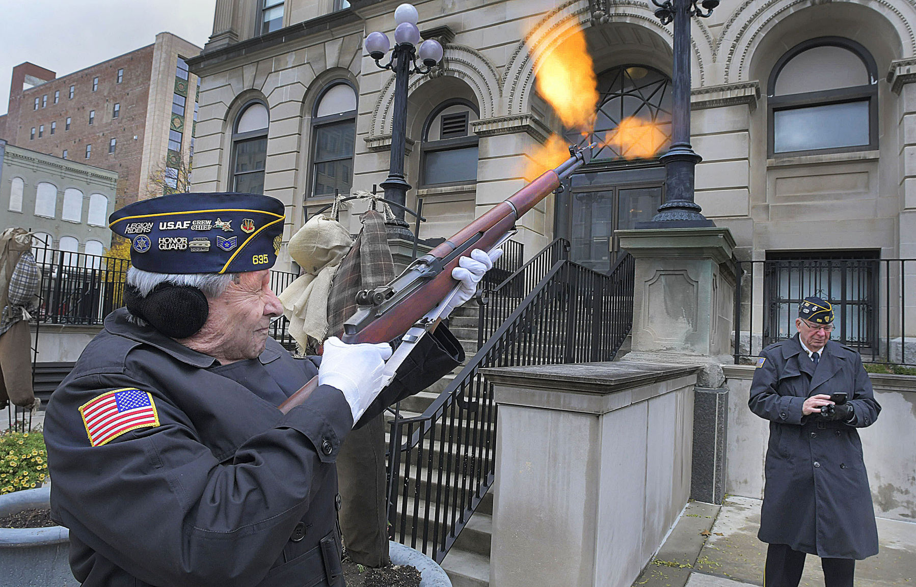 DOWNTOWN CEREMONY HONORS VETERANS